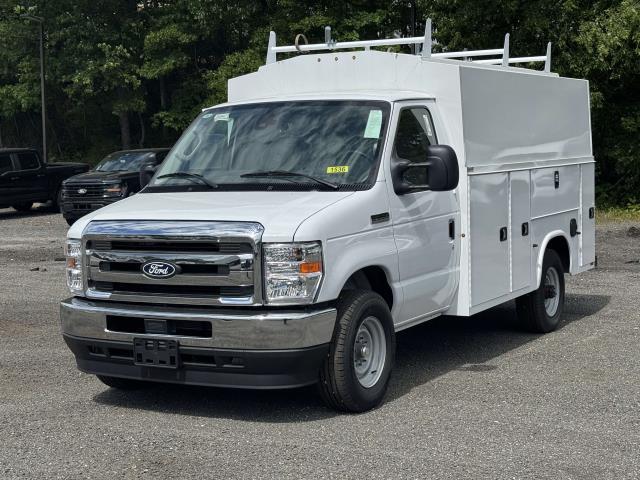2026 Ford E-Series SRW E-350 Super Duty 138 in WB's photo