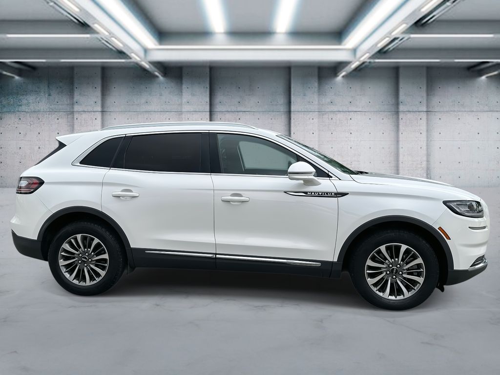 2021 Lincoln Nautilus Standard photo 3