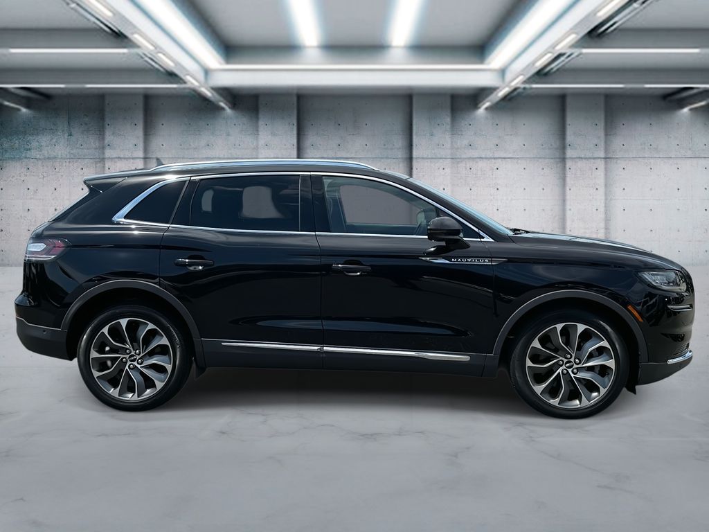 2022 Lincoln Nautilus Reserve photo 2