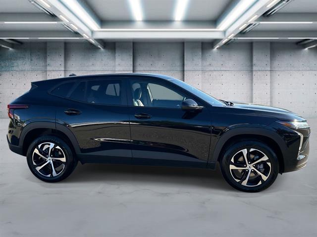 Used 2026 Chevrolet Trax RS 4dr Crossover w/1RS 2,500 Miles!!