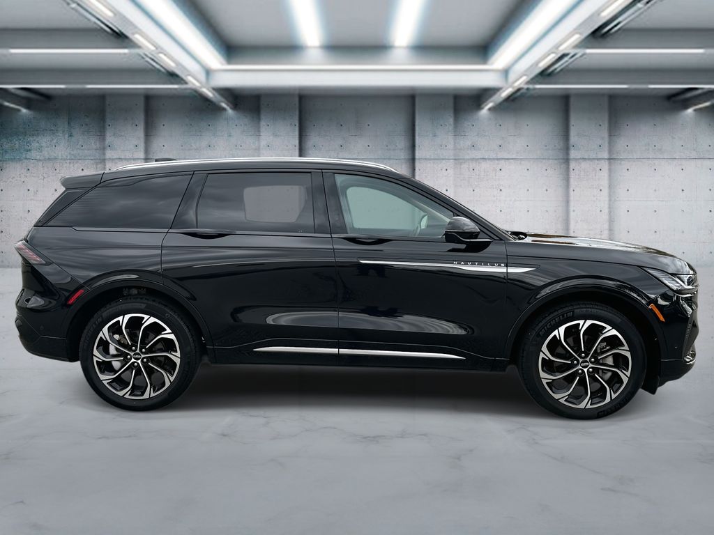 2024 Lincoln Nautilus Reserve photo 3