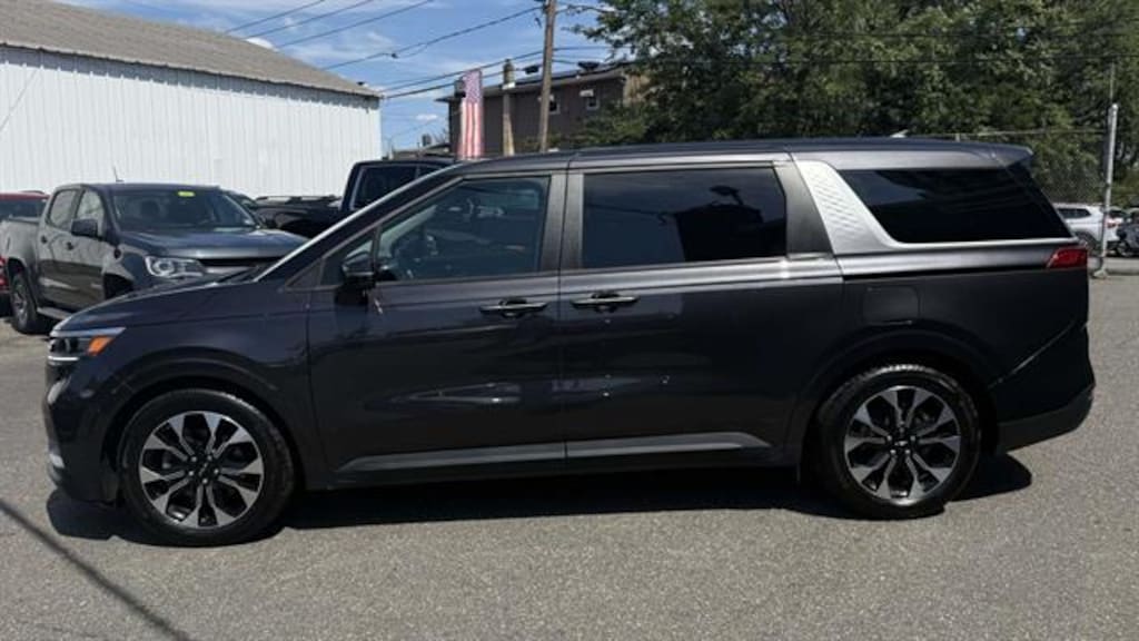 Certified 2023 Kia Carnival EX+
