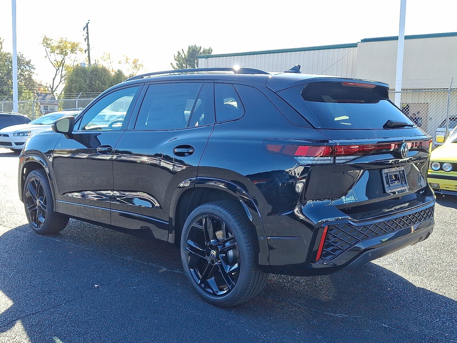 2026 Volkswagen Tiguan SE R-Line Black photo 3