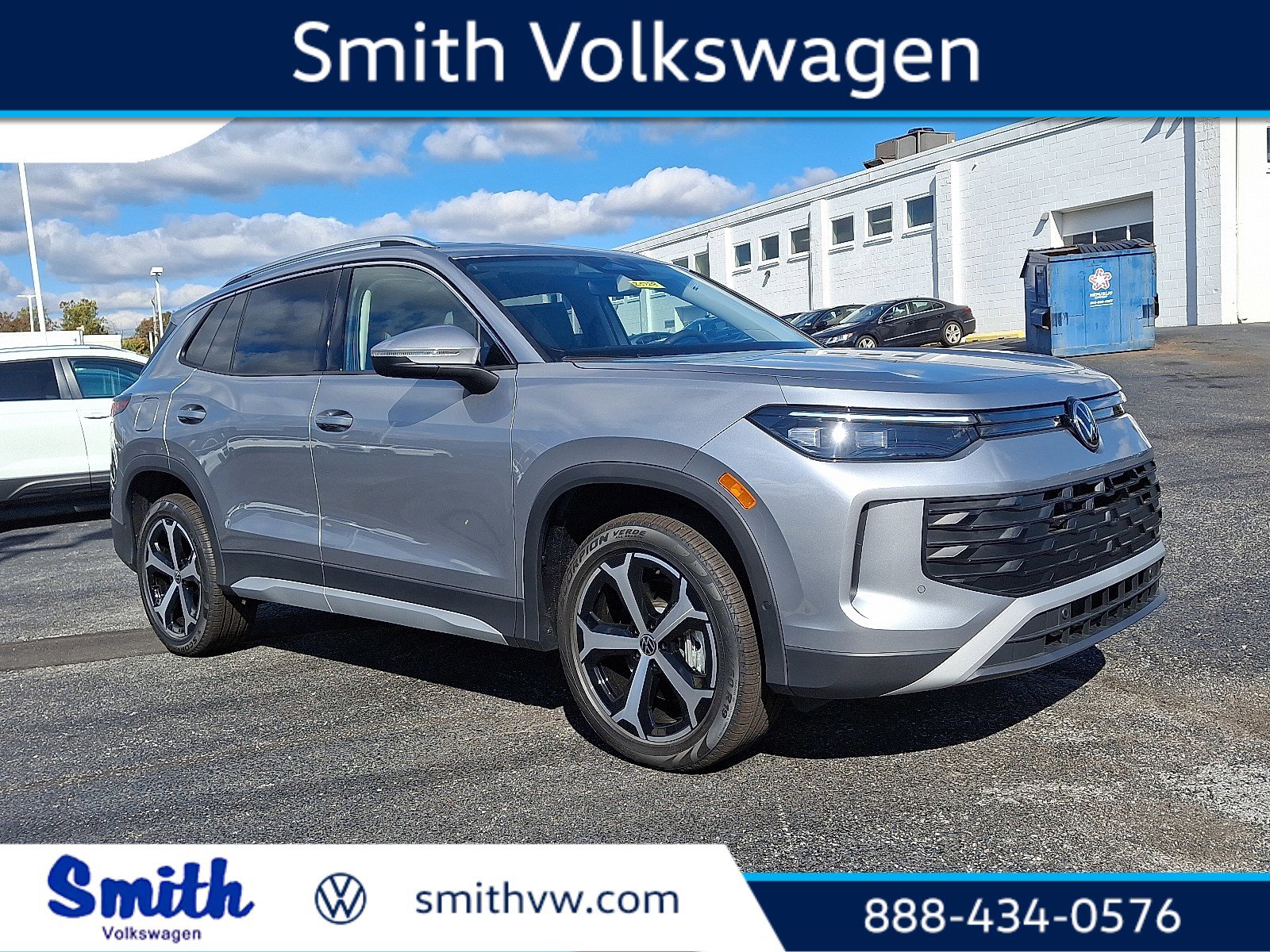 2025 Volkswagen Tiguan SE's photo