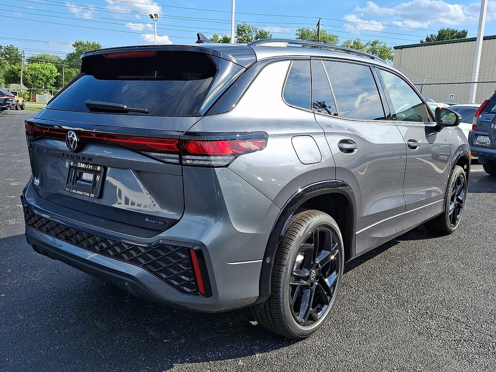 New 2026 Volkswagen Tiguan SE R-Line Black SUV