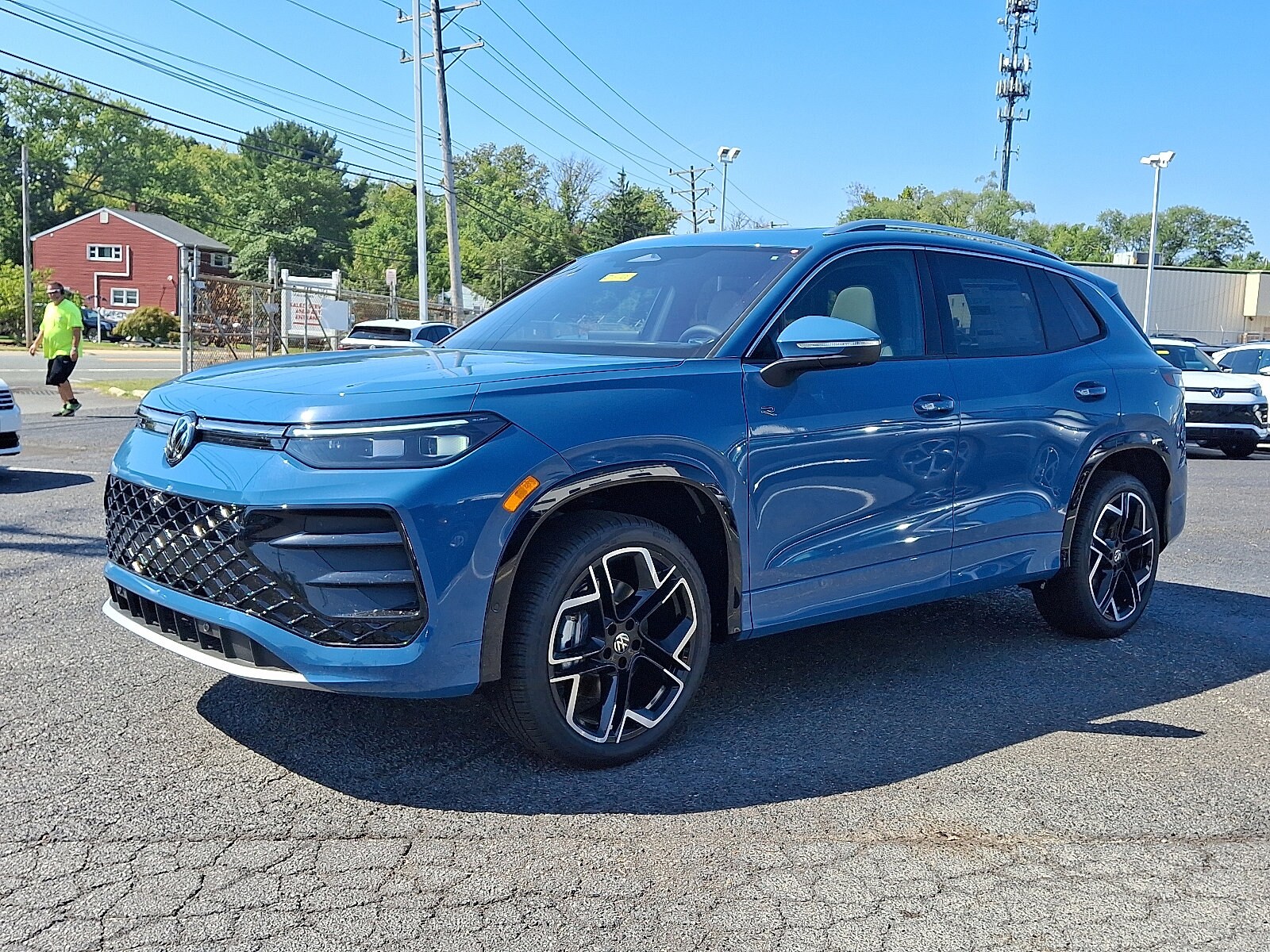 2025 Volkswagen Tiguan SEL R-Line Black photo 2
