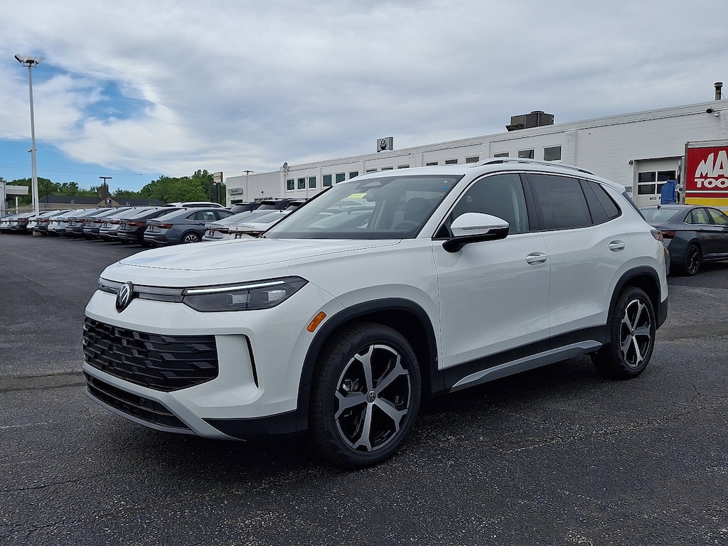 New 2026 Volkswagen Tiguan 2.0T SE SUV