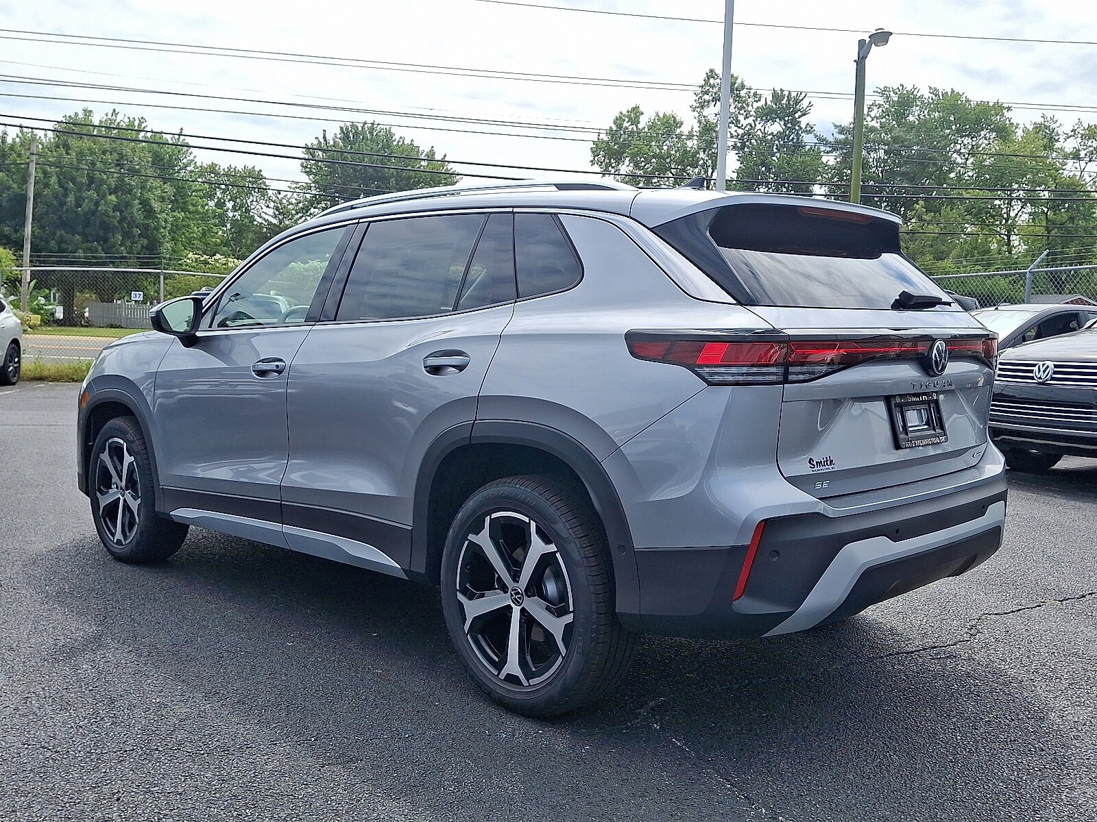 2025 Volkswagen Tiguan SE photo 2