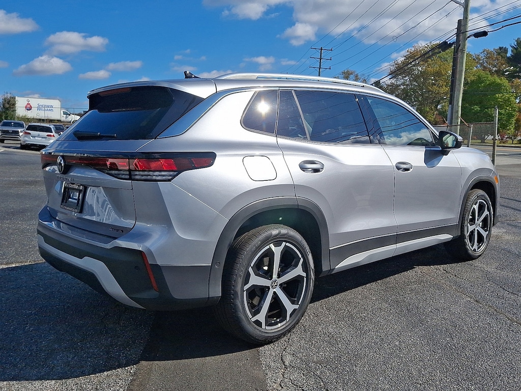 New 2025 Volkswagen Tiguan 2.0T SE SUV