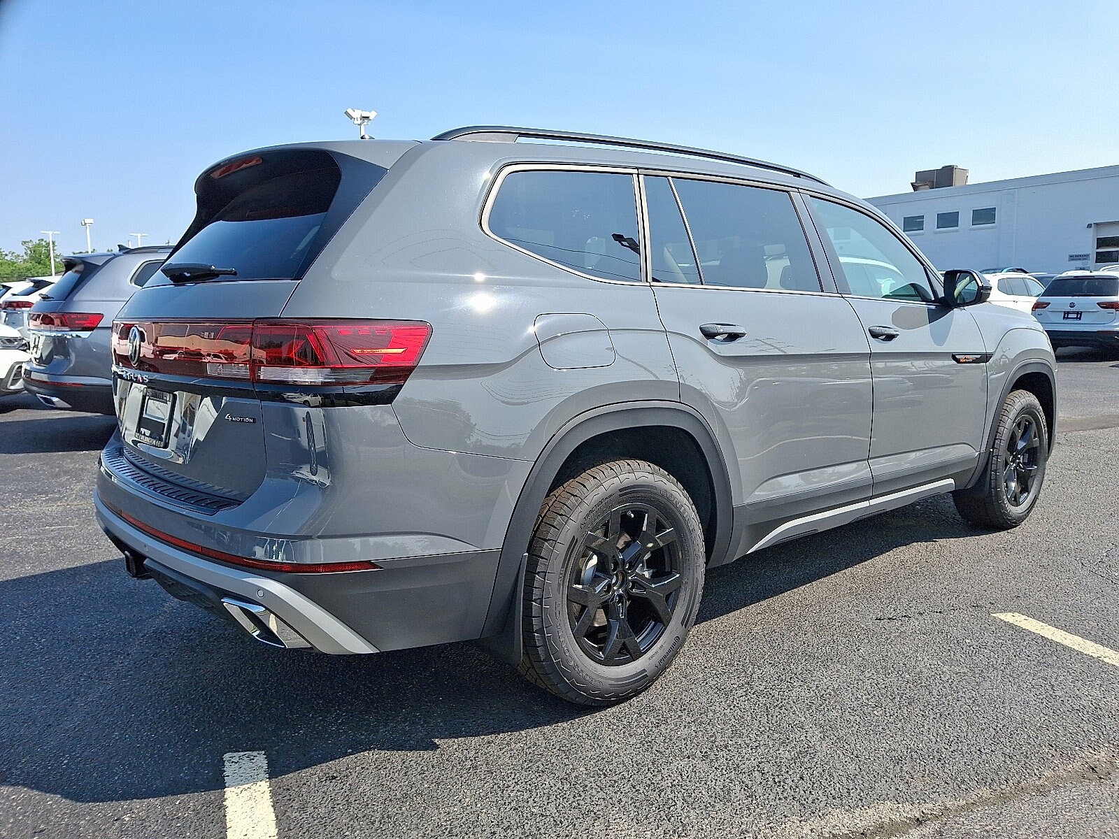 2025 Volkswagen Atlas Peak Edition SE photo 4