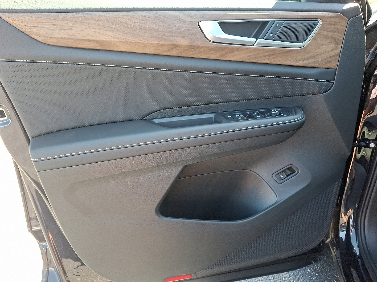 2026 Volkswagen Atlas SE w/Tech - Photo 8