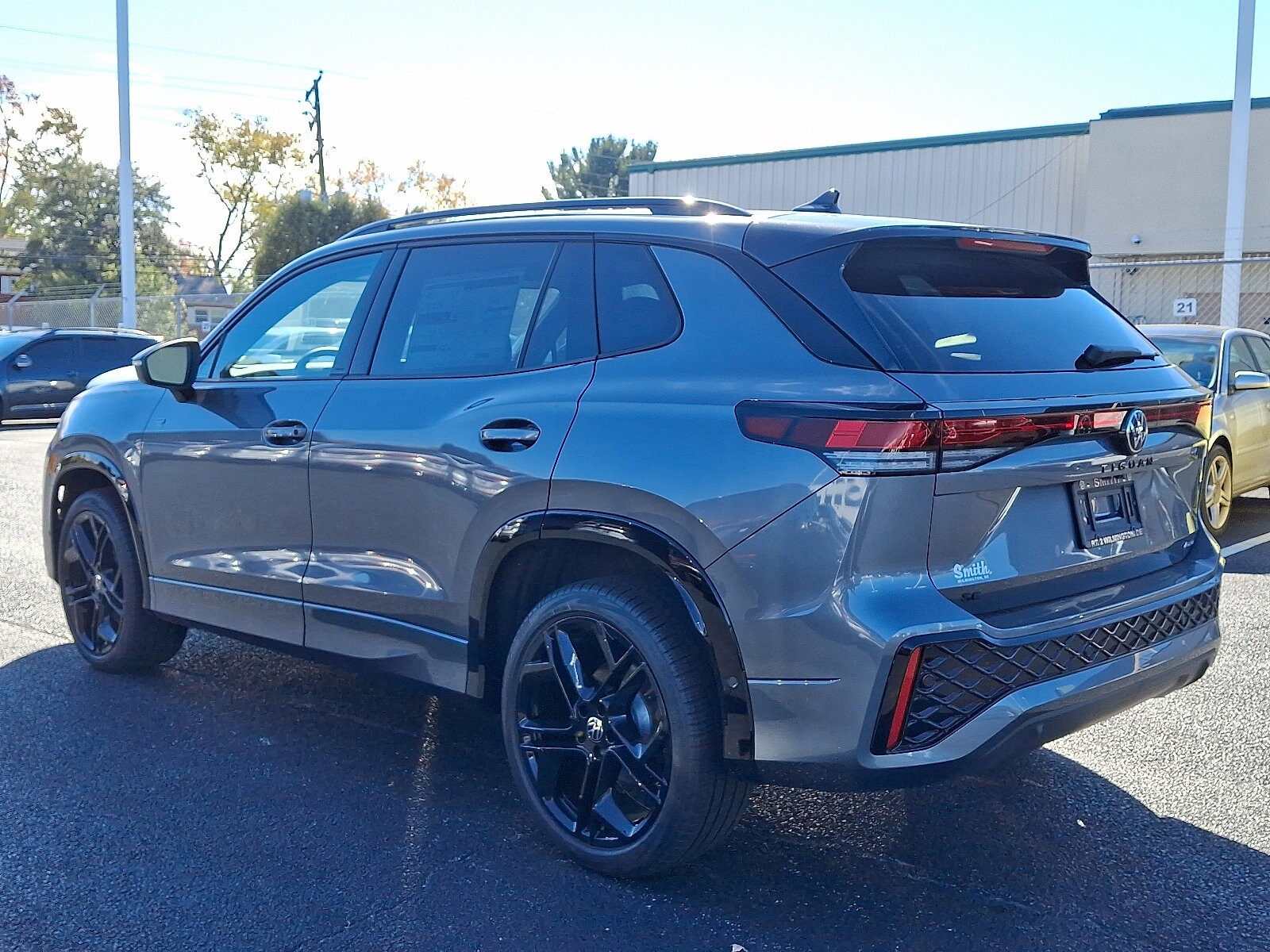 2025 Volkswagen Tiguan SE R-Line Black photo 2