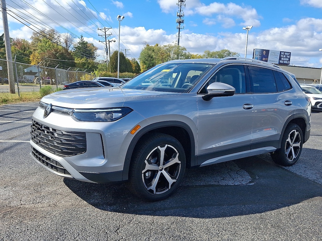 New 2025 Volkswagen Tiguan 2.0T SE SUV