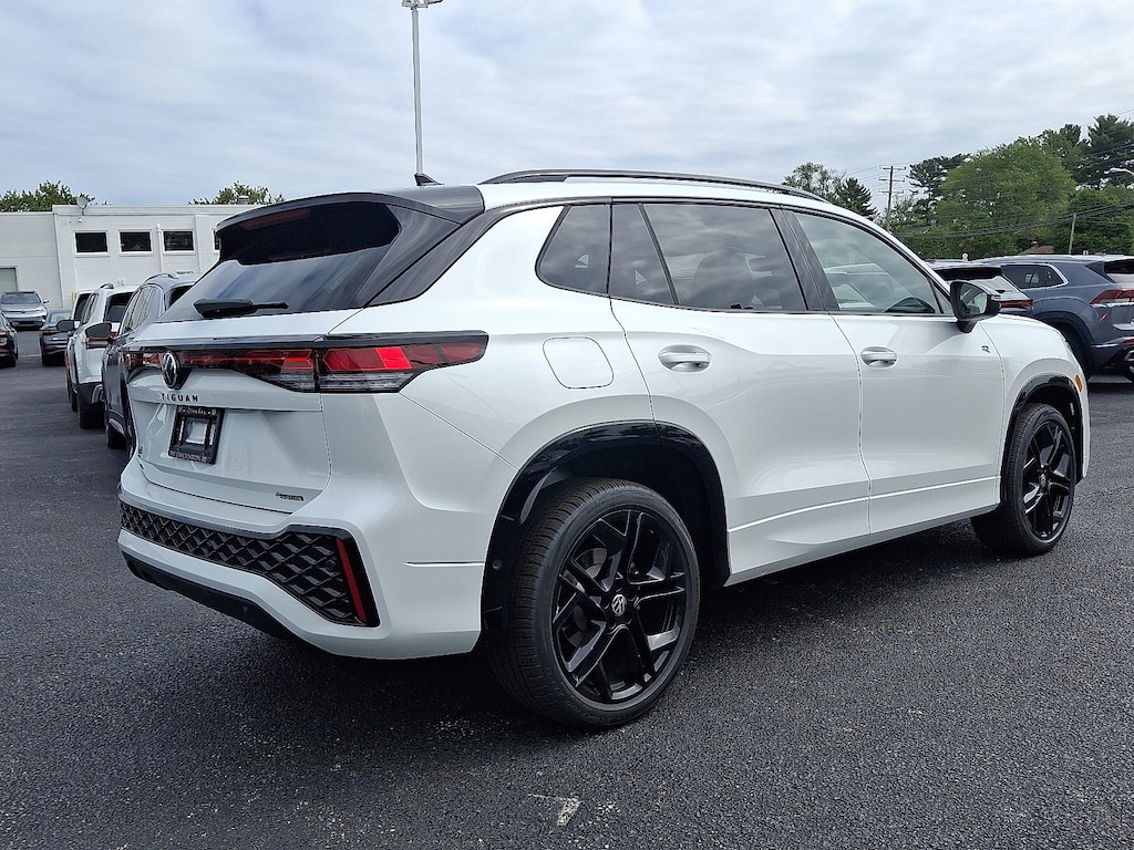 New 2025 Volkswagen Tiguan 2.0T SE R-Line Black SUV