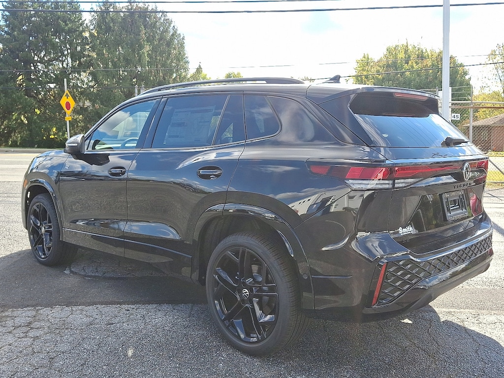 New 2025 Volkswagen Tiguan 2.0T SE R-Line Black SUV