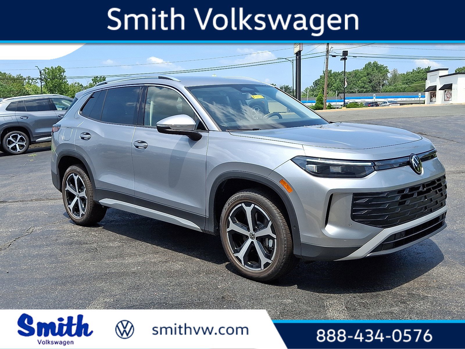 2025 Volkswagen Tiguan SE's photo