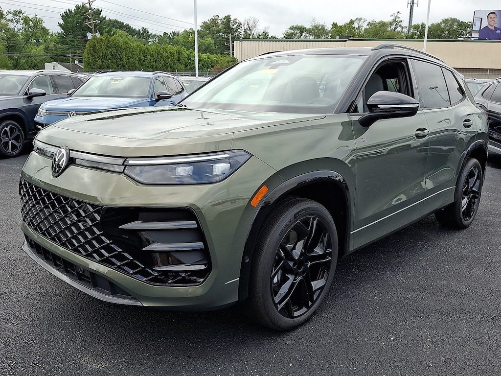 New 2026 Volkswagen Tiguan SE R-Line Black SUV
