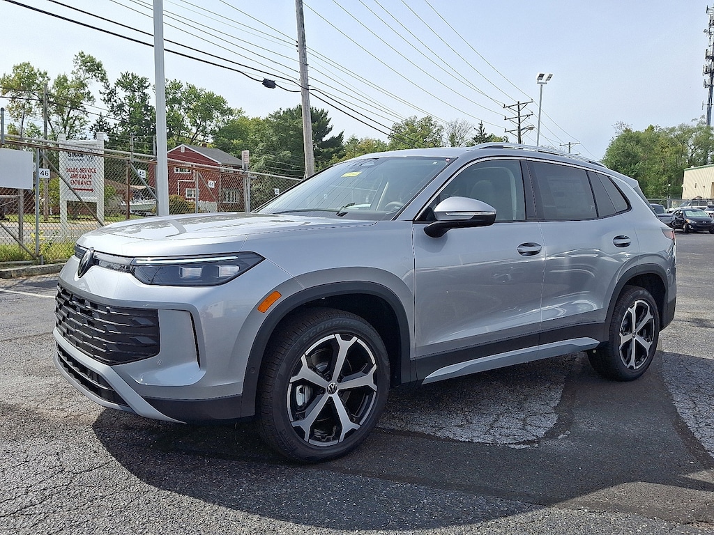 New 2025 Volkswagen Tiguan 2.0T SE SUV