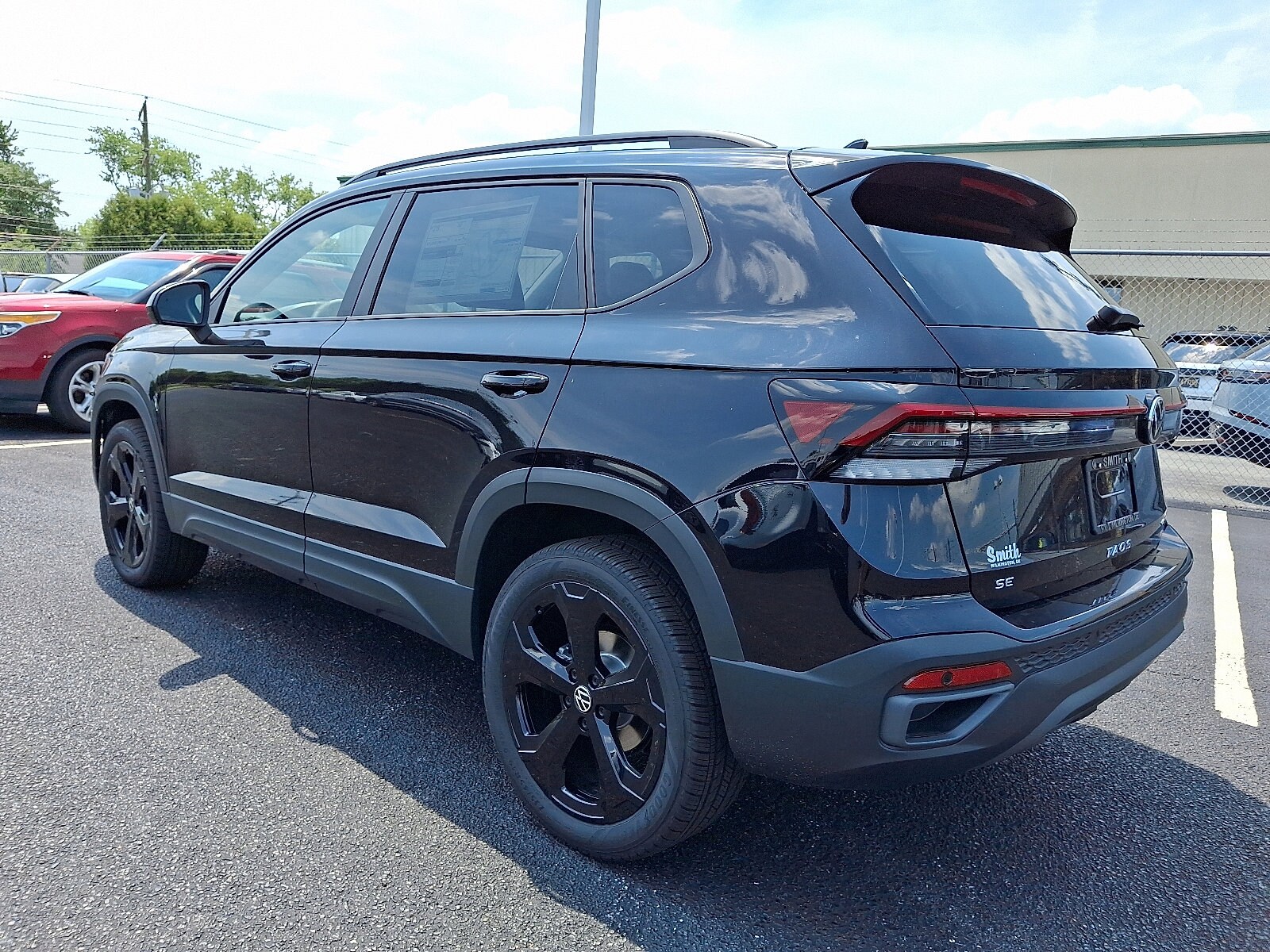 2025 Volkswagen Taos SE photo 3