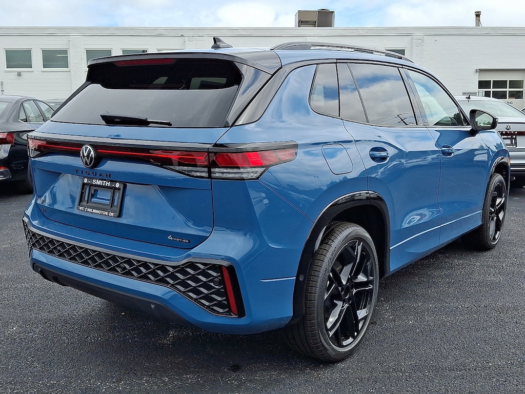 New 2026 Volkswagen Tiguan SE R-Line Black SUV