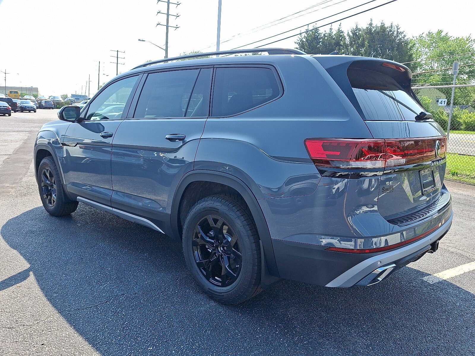 2025 Volkswagen Atlas Peak Edition SE photo 3