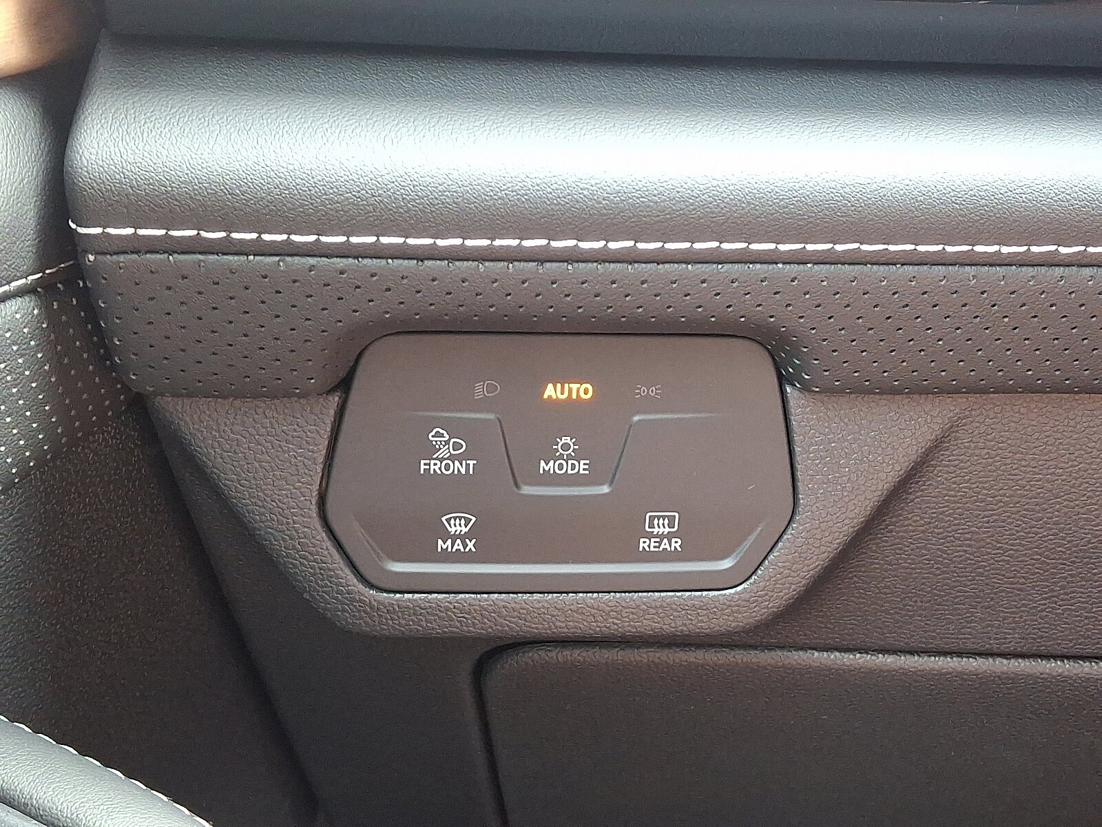 2026 Volkswagen Atlas SE w/Tech - Photo 15