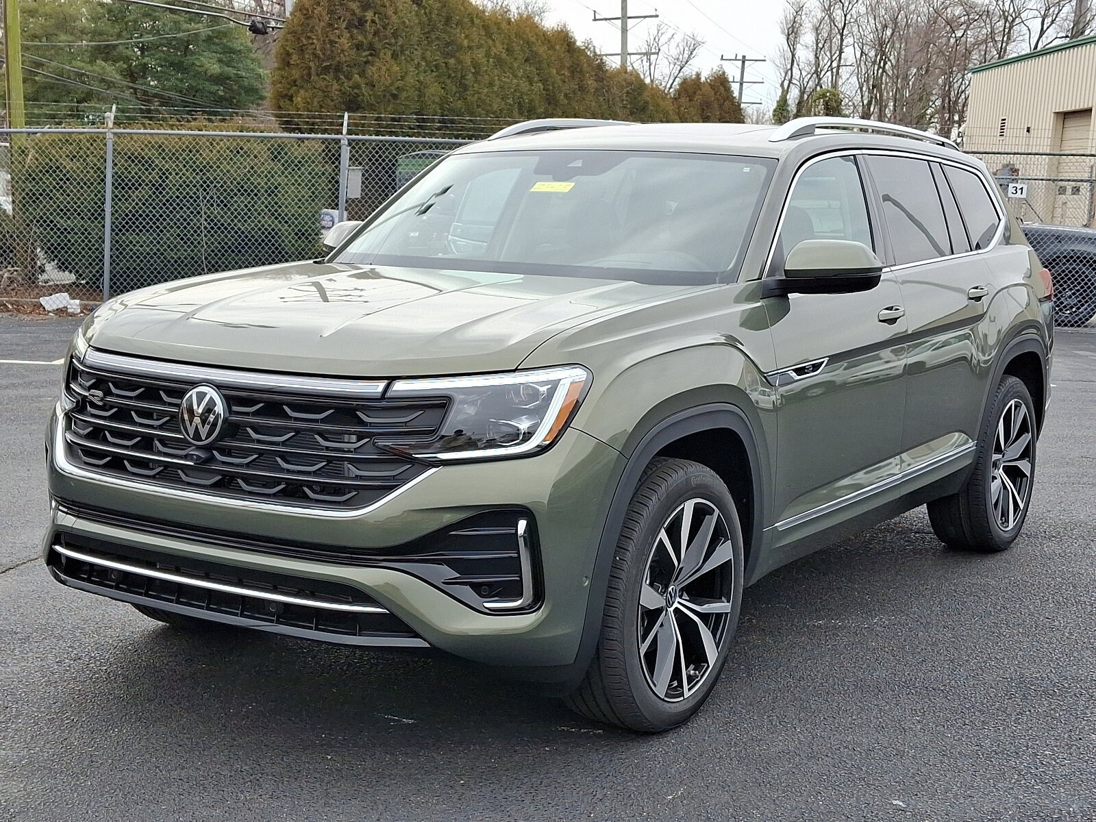 2025 Volkswagen Atlas SEL Premium R-Line photo 2