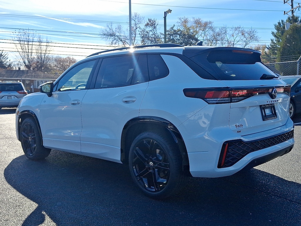 New 2026 Volkswagen Tiguan 2.0T SE R-Line Black SUV