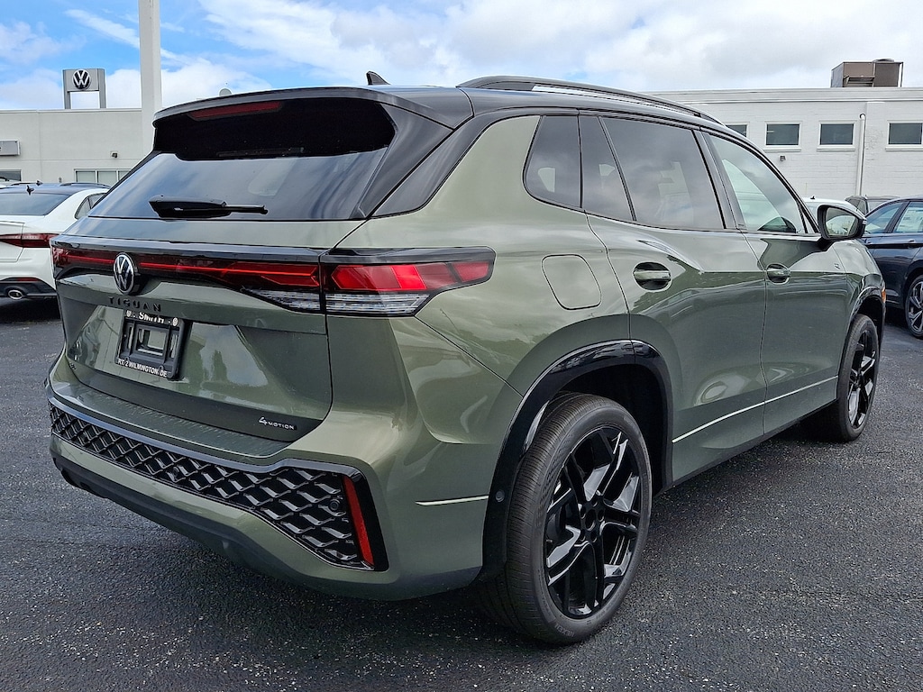 New 2026 Volkswagen Tiguan SE R-Line Black SUV