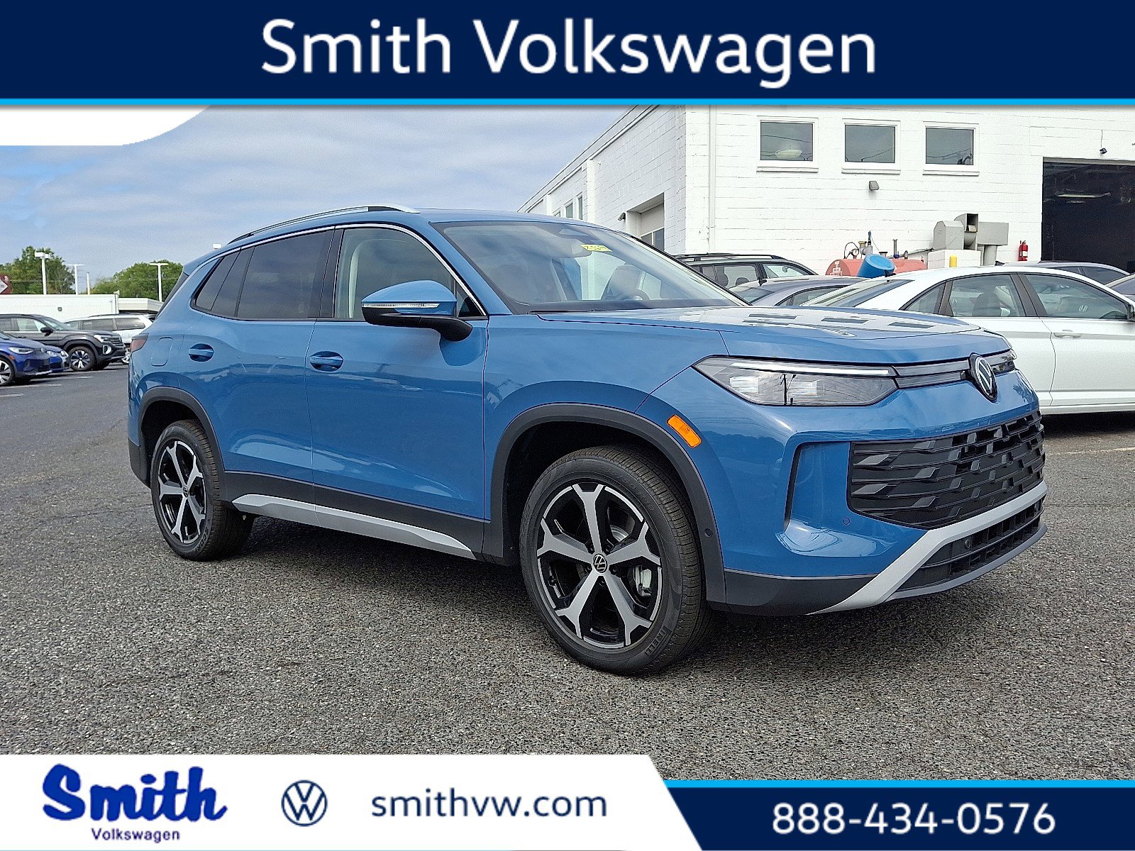 2025 Volkswagen Tiguan SE's photo