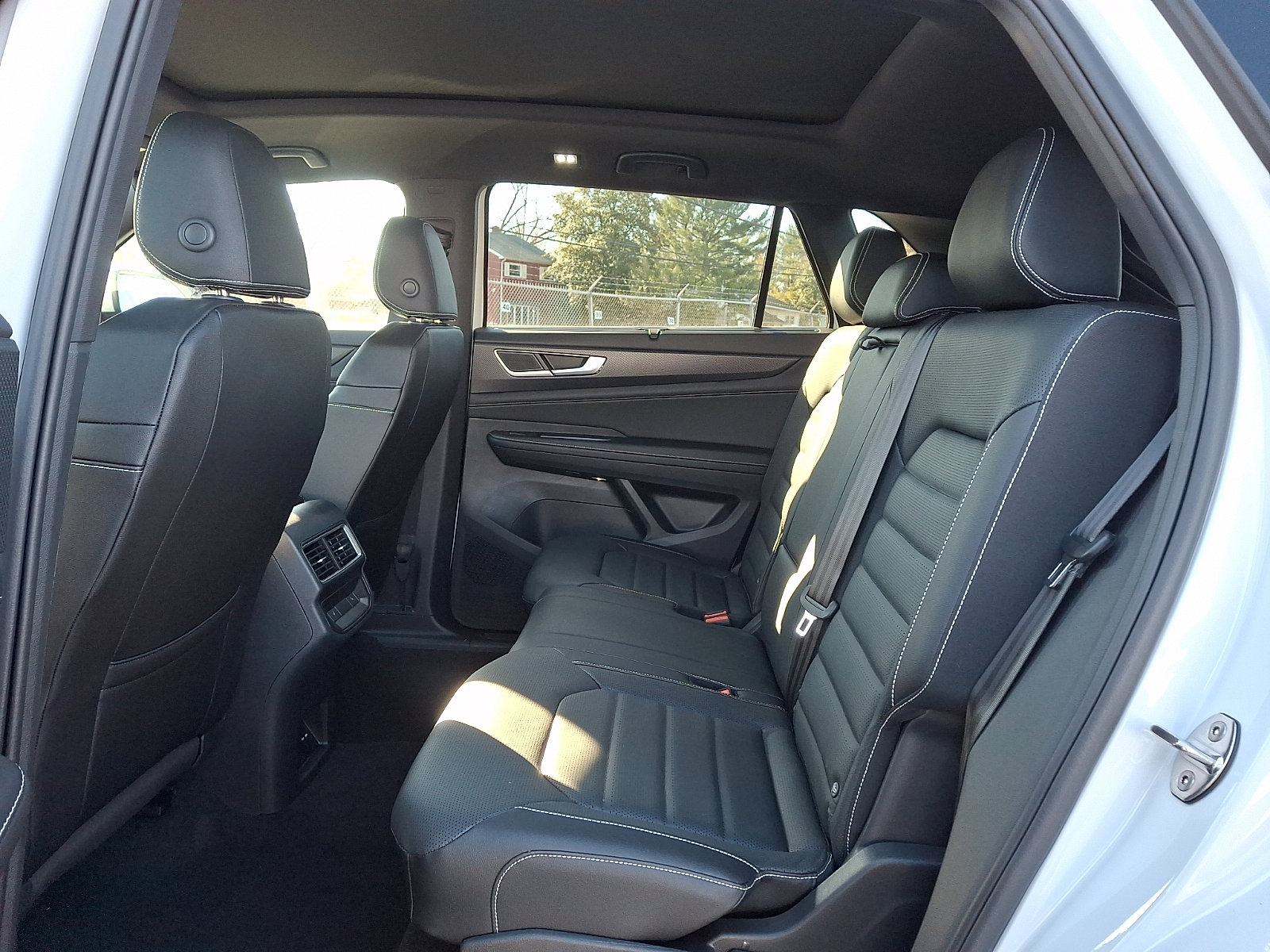 2025 Volkswagen Atlas Cross Sport SEL - Photo 6