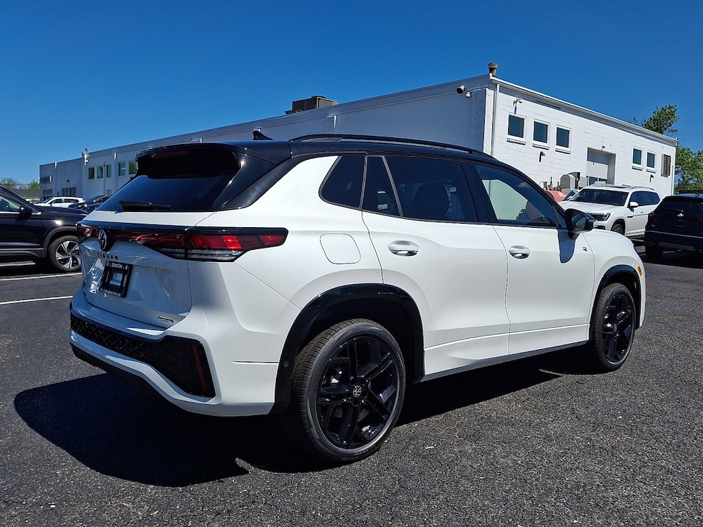 New 2026 Volkswagen Tiguan 2.0T SE R-Line Black SUV