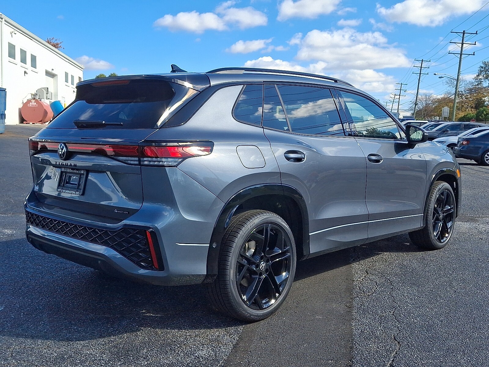 2025 Volkswagen Tiguan SE R-Line Black photo 3