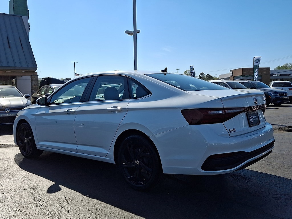 Used 2025 Volkswagen Jetta 1.5T SE Sedan
