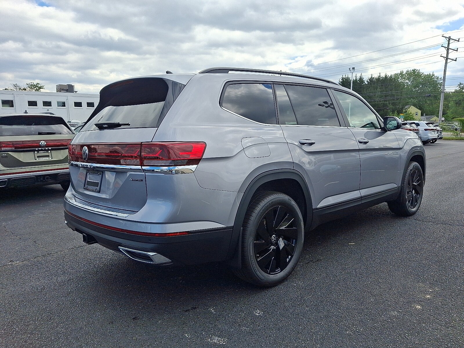 2026 Volkswagen Atlas SE Technology photo 2