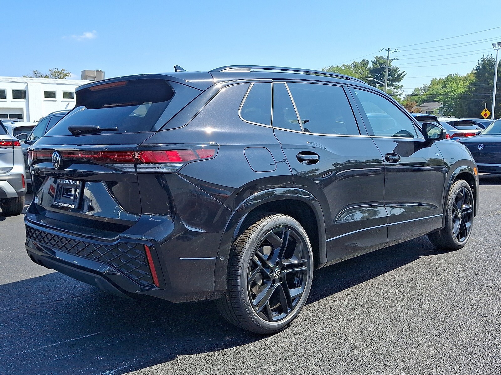 2025 Volkswagen Tiguan SE R-Line Black photo 4