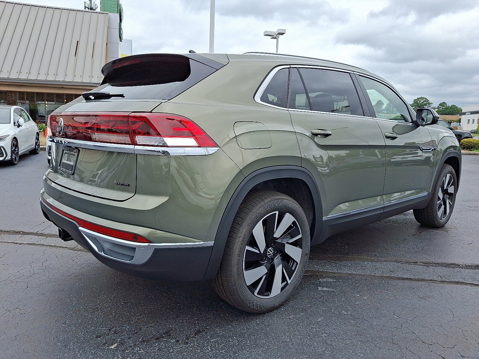 2025 Volkswagen Atlas Cross Sport SEL photo 3
