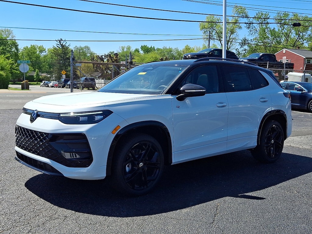 New 2026 Volkswagen Tiguan 2.0T SE R-Line Black SUV