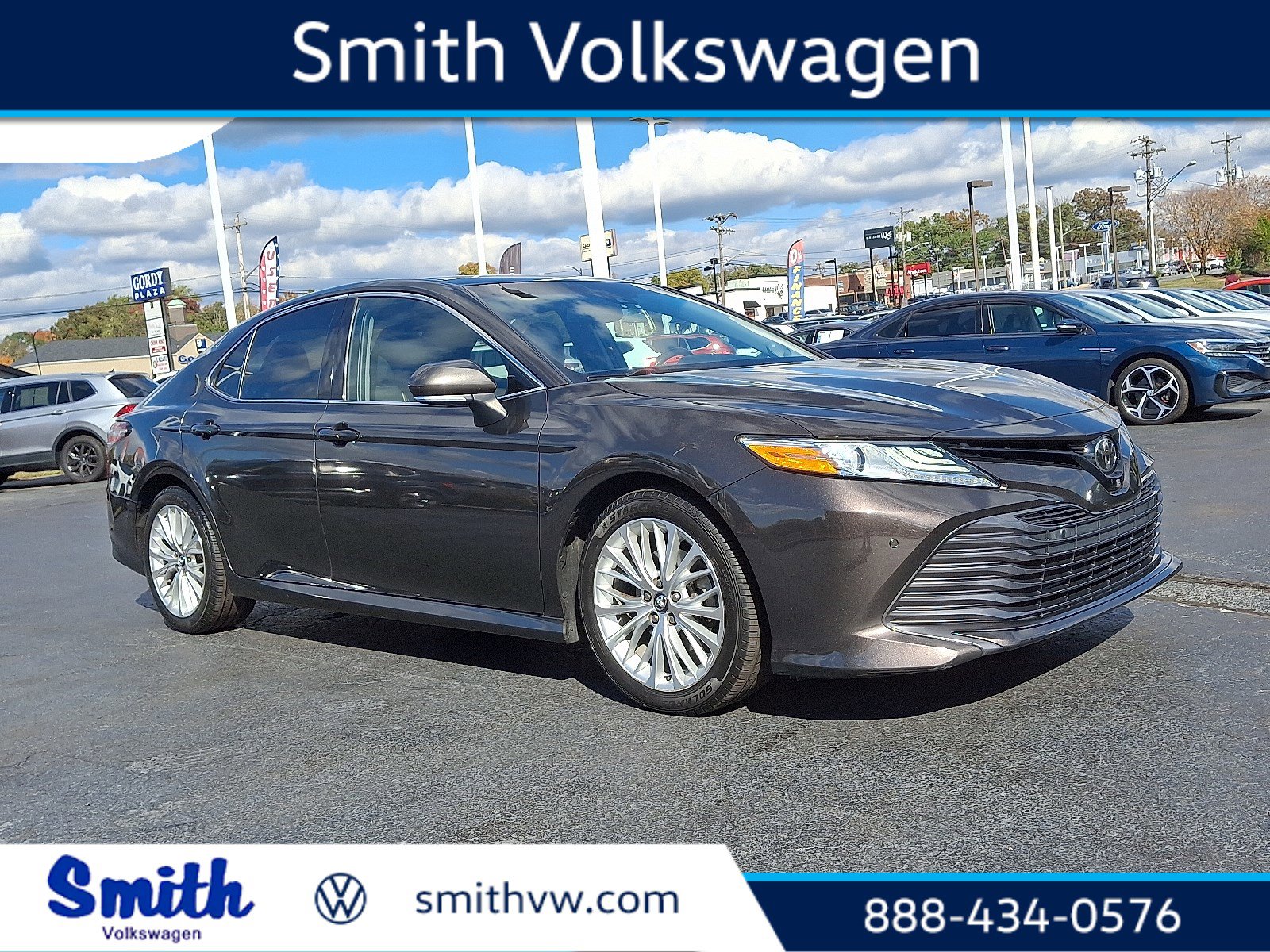 2018 Toyota Camry XLE's photo