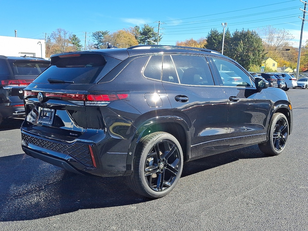 New 2026 Volkswagen Tiguan 2.0T SE R-Line Black SUV