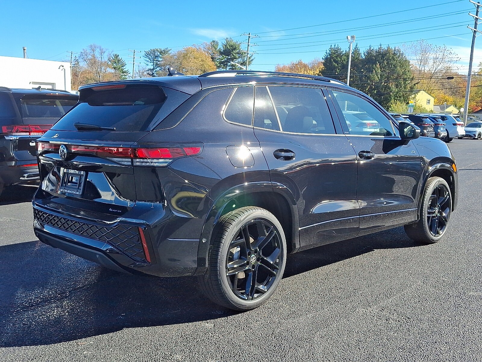 2026 Volkswagen Tiguan SE R-Line Black photo 4