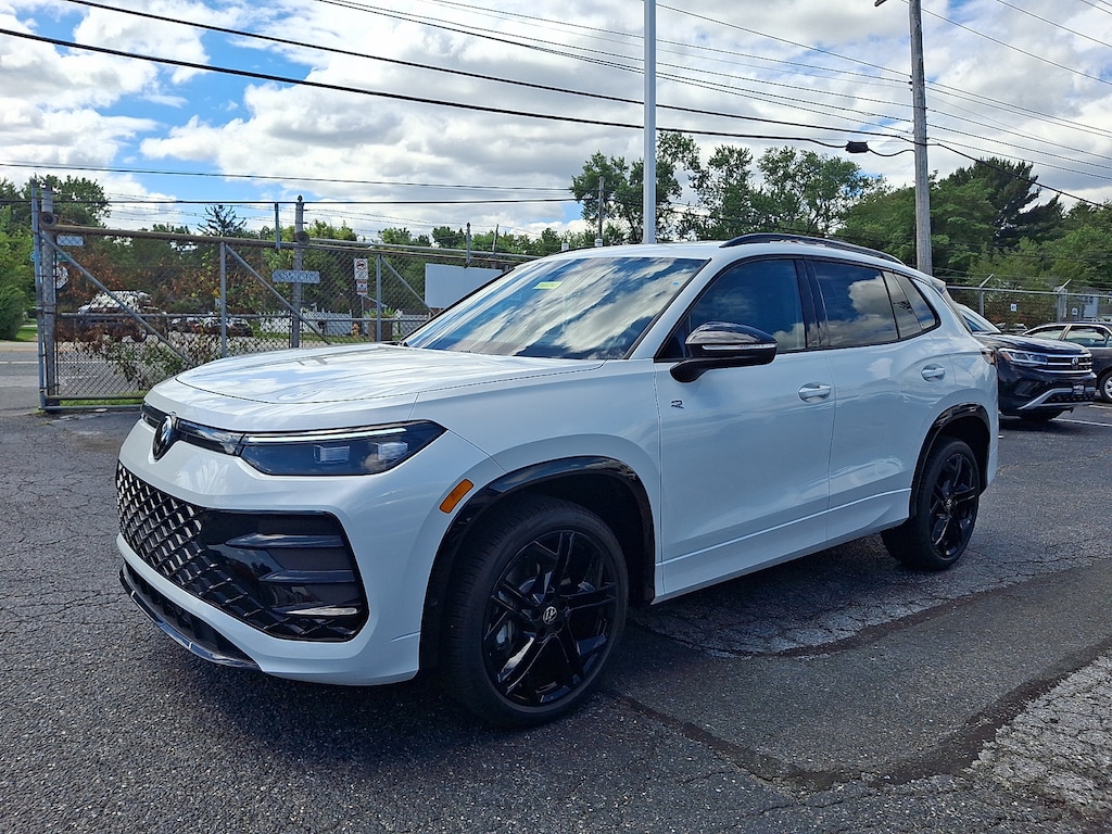 New 2026 Volkswagen Tiguan SE R-Line Black SUV
