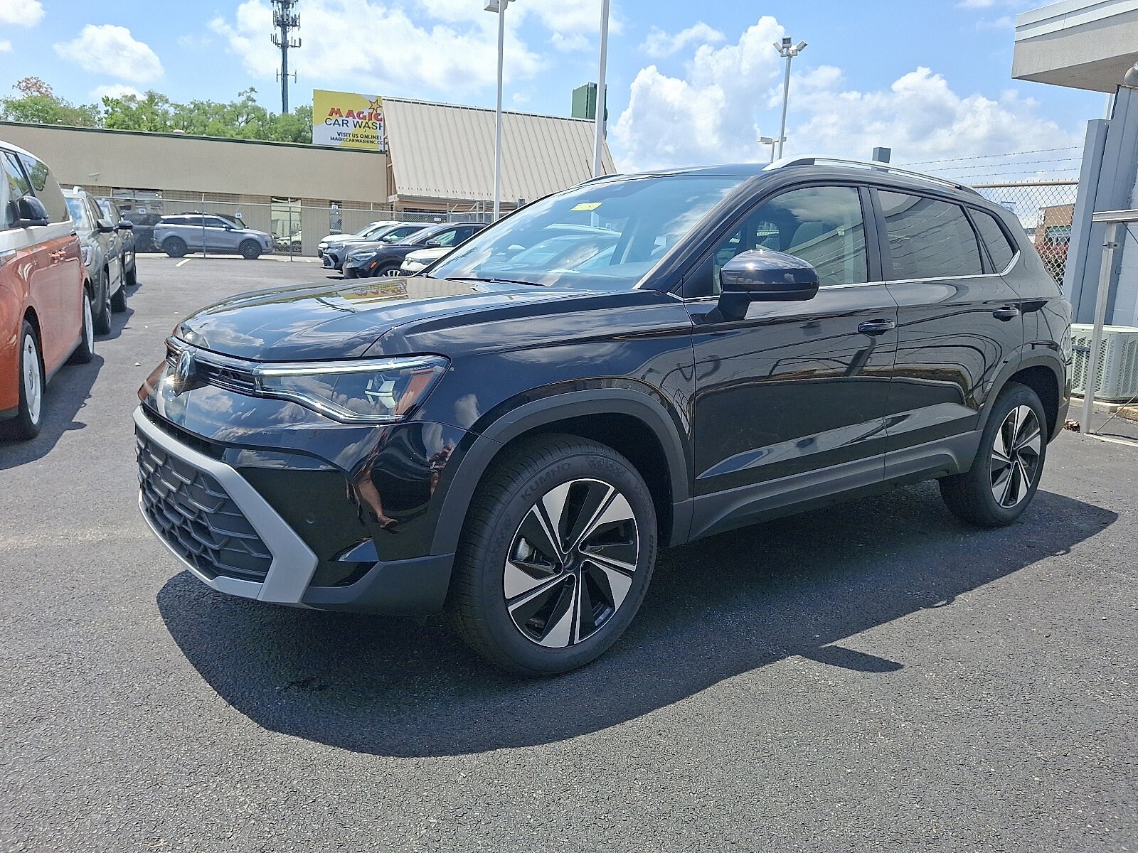 2025 Volkswagen Taos SE photo 2