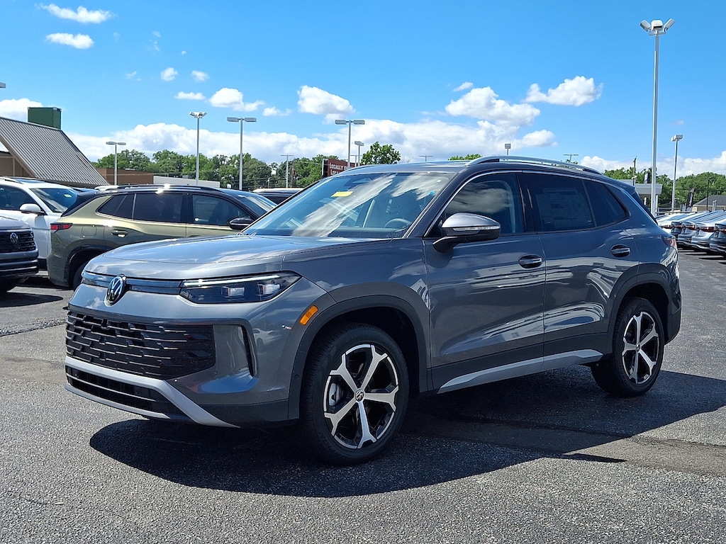 New 2026 Volkswagen Tiguan SE SUV