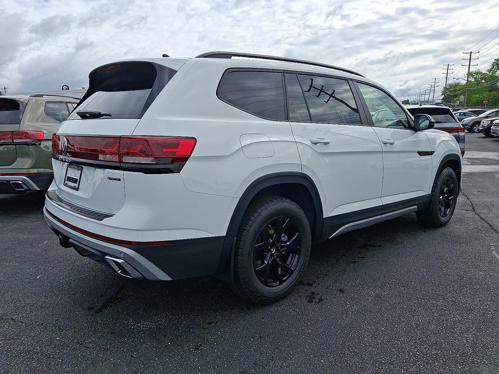 2025 Volkswagen Atlas Peak Edition SE photo 4