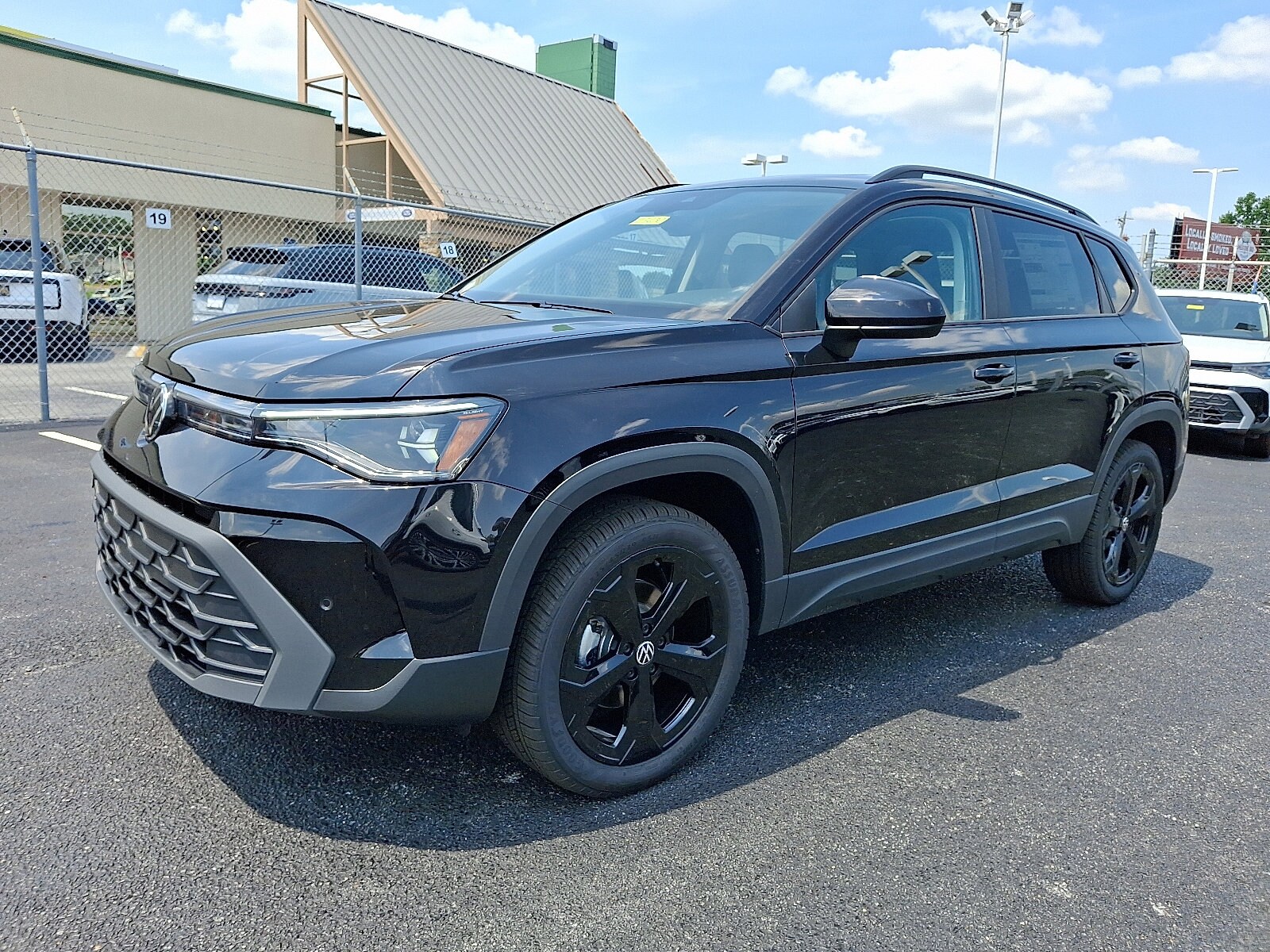 2025 Volkswagen Taos SE photo 2