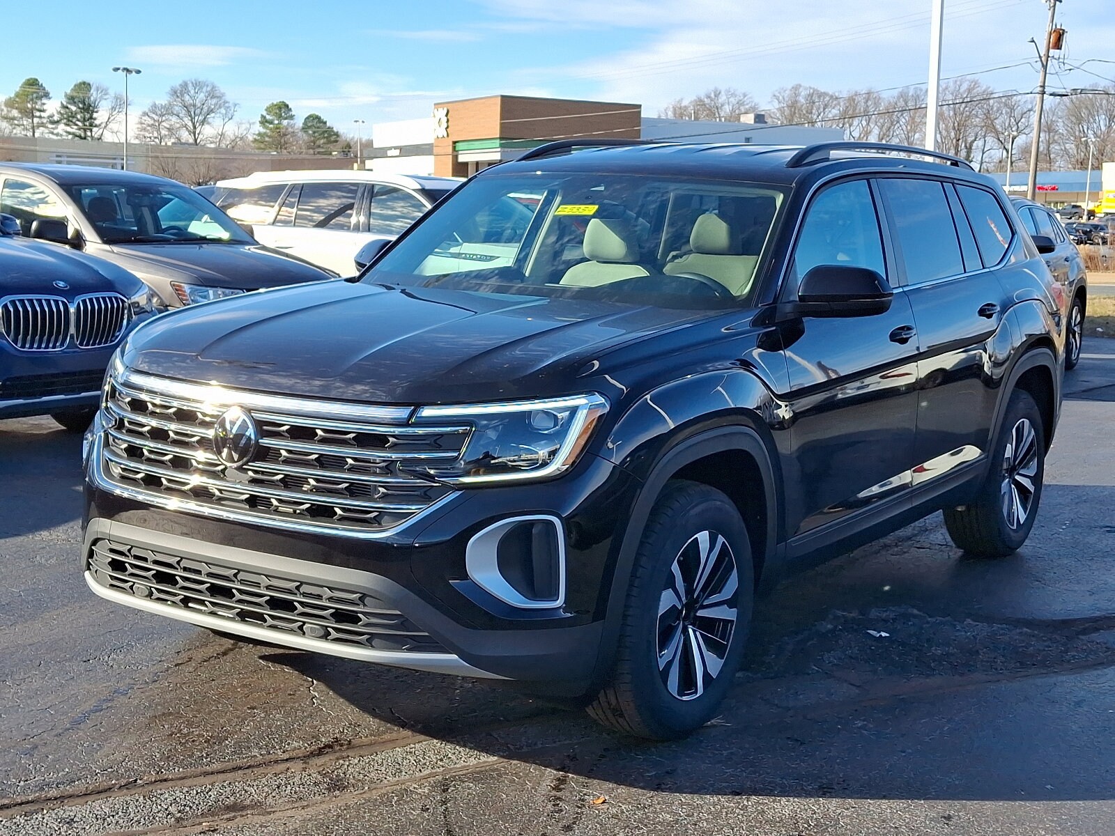 2025 Volkswagen Atlas SE photo 2