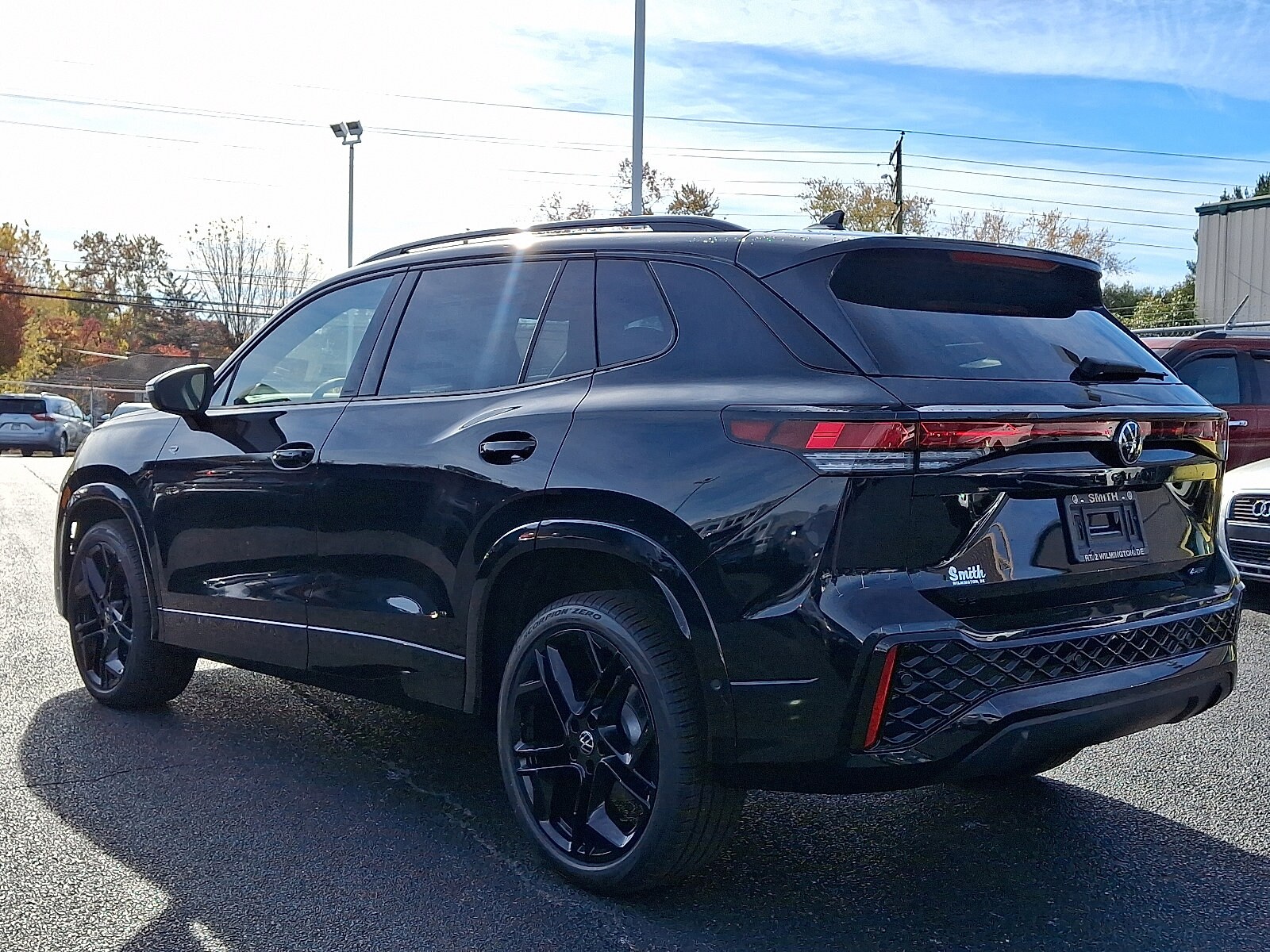 2026 Volkswagen Tiguan SE R-Line Black photo 2