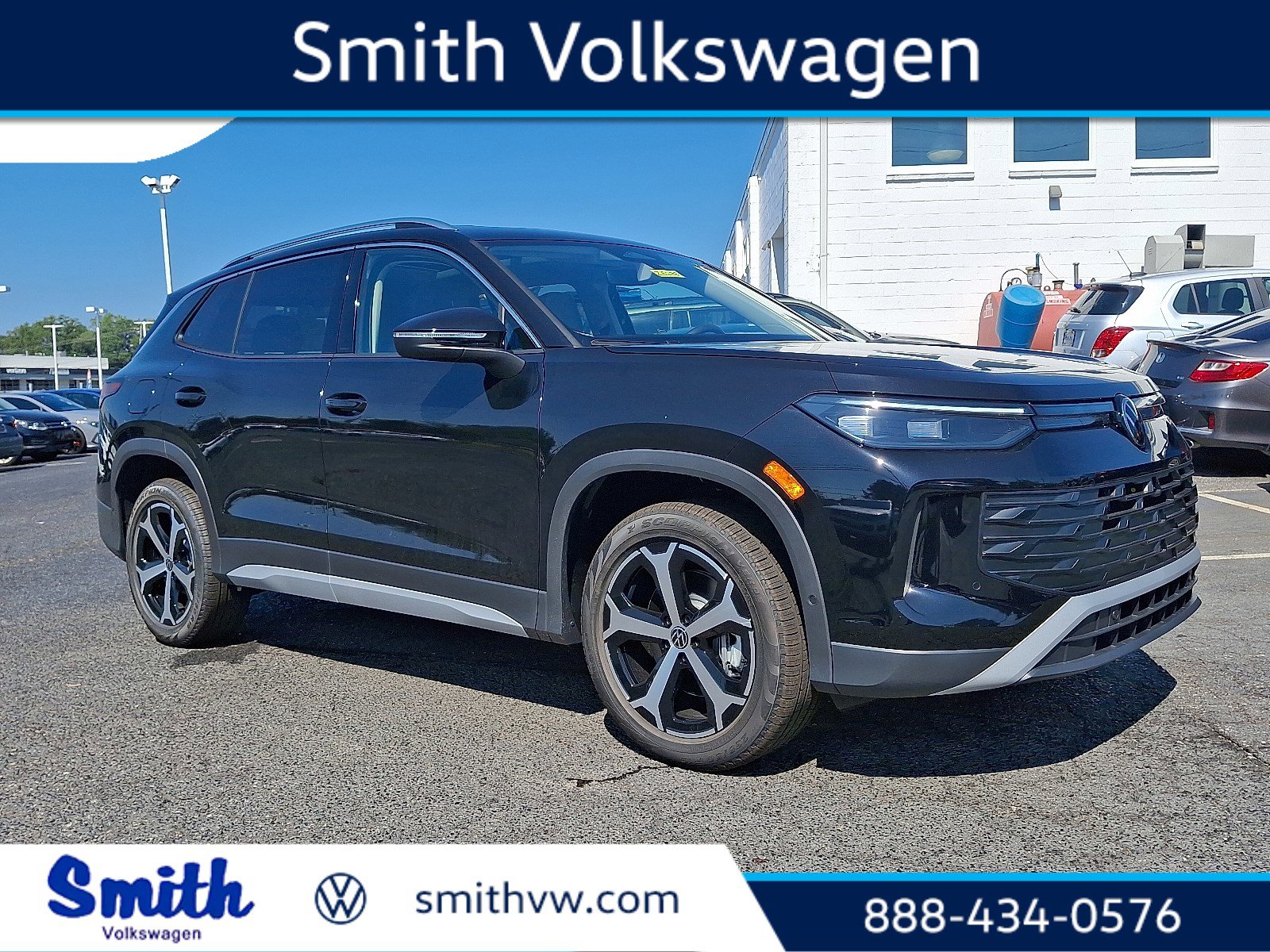 2025 Volkswagen Tiguan SE's photo