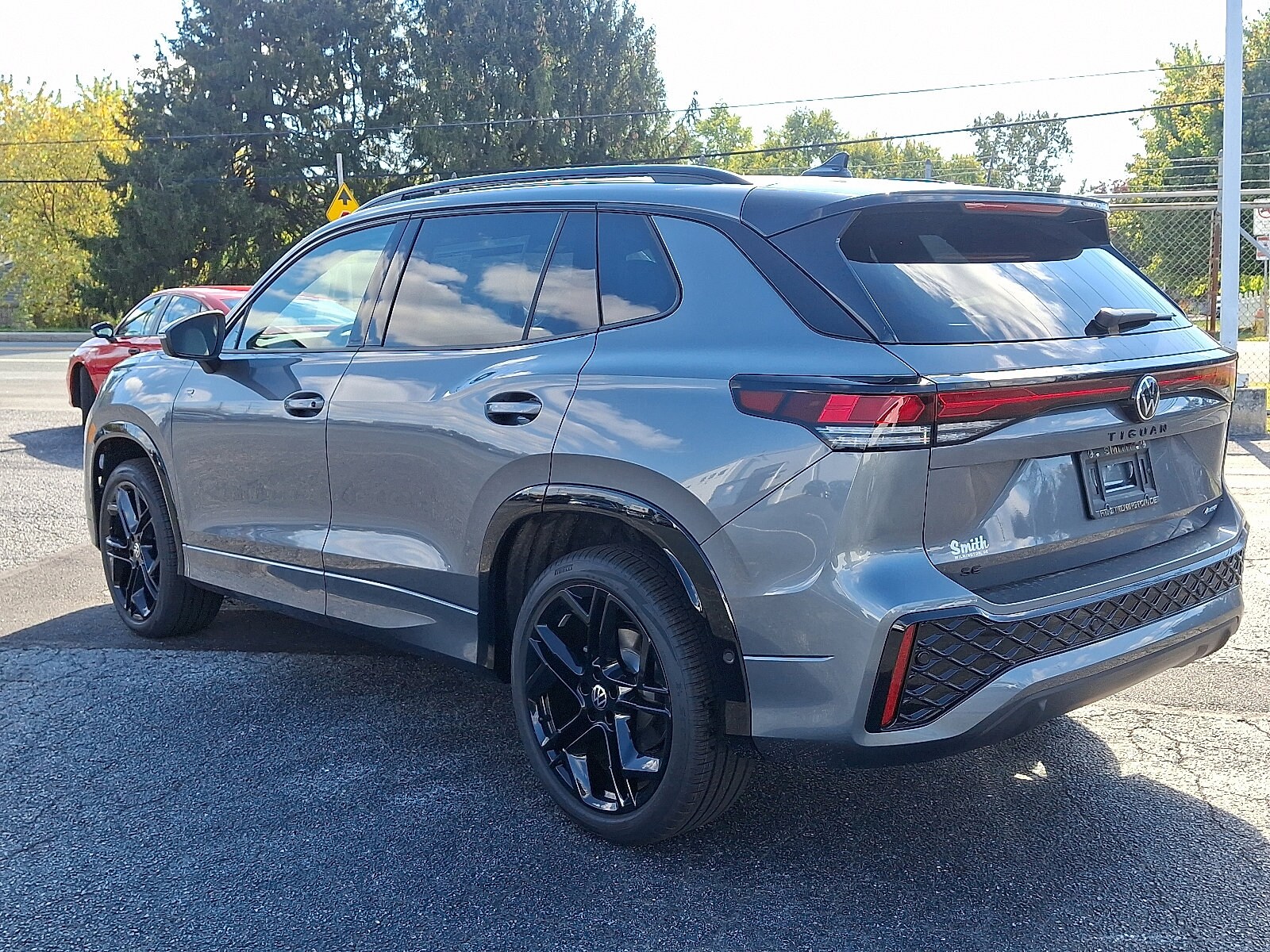 2025 Volkswagen Tiguan SE R-Line Black photo 2